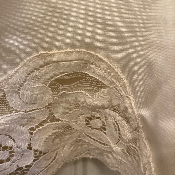 Vanity Fair ivory half slip with lace trim, size S - Picture 3 of 4